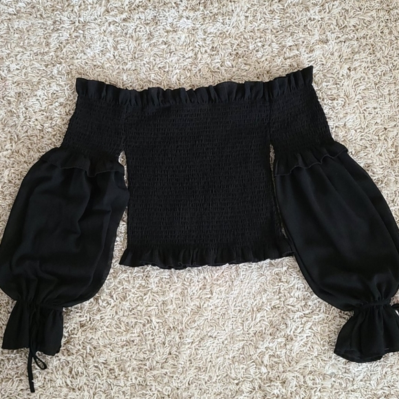 ALLISON Tops - Sexy Allison top. Size M.
